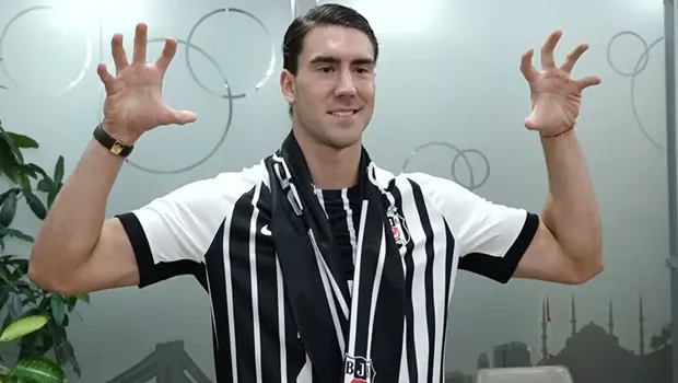 Vlahovic Beşiktaş'a imza attı, İstanbul'a geldi