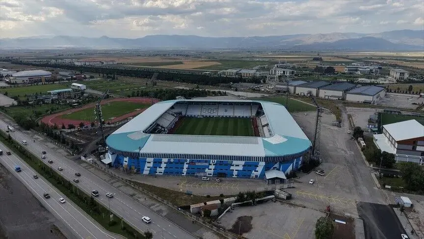 Erzurumspor'un stadı 3 sezon sonra tam kapasite açılıyor