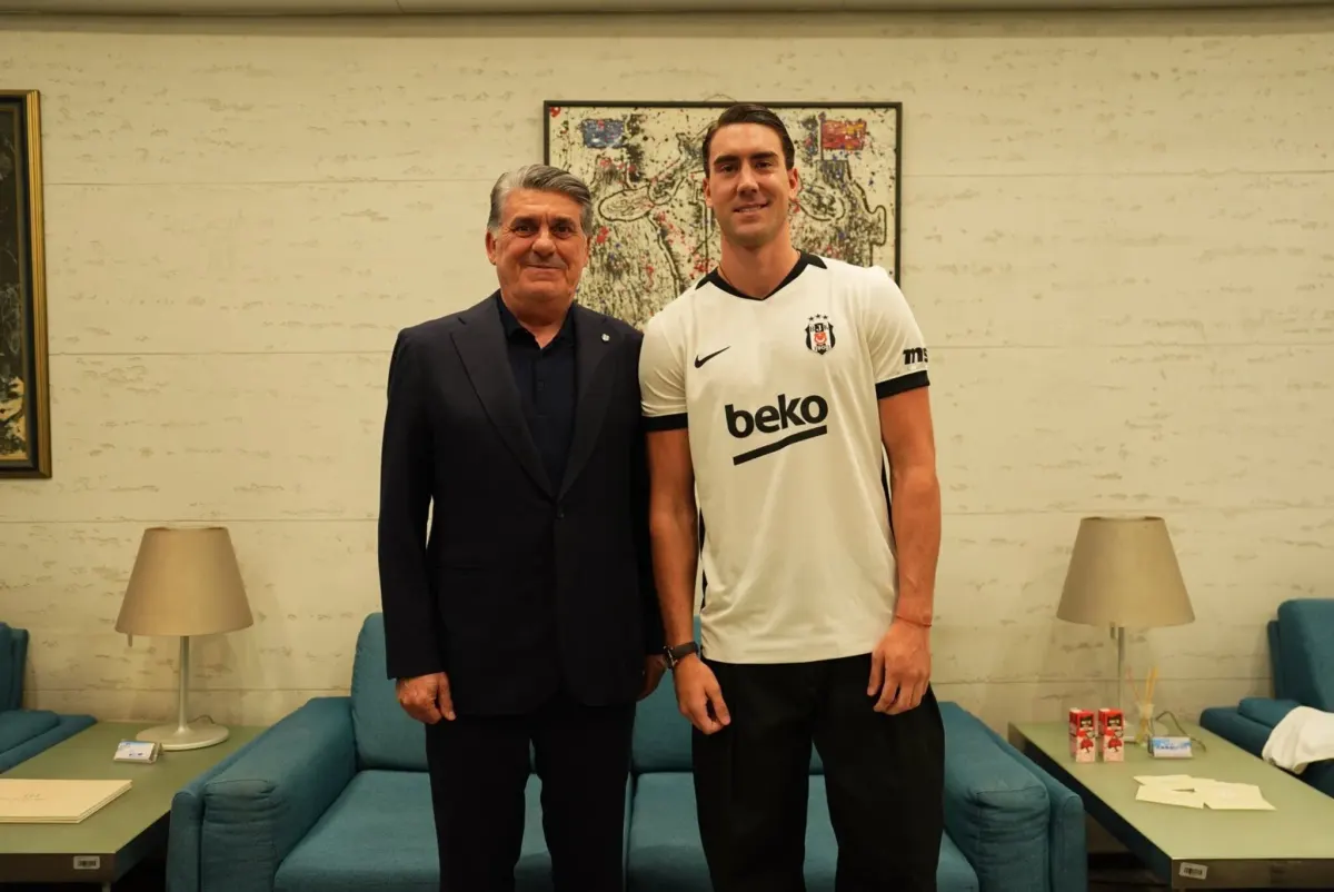Vlahovic'in lisansı için İtalya'dan izin bekleniyor