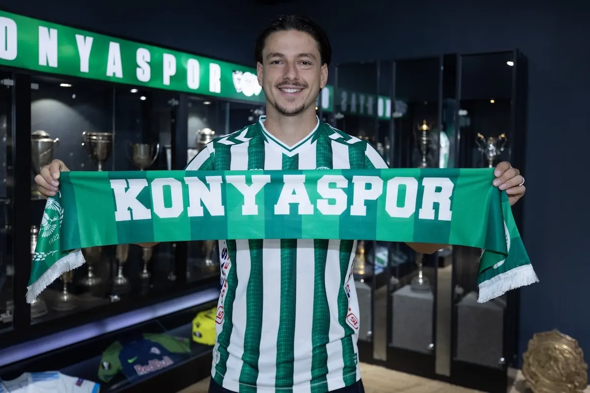 Konyaspor, Enis Destan'ı Hull City'den transfer etti