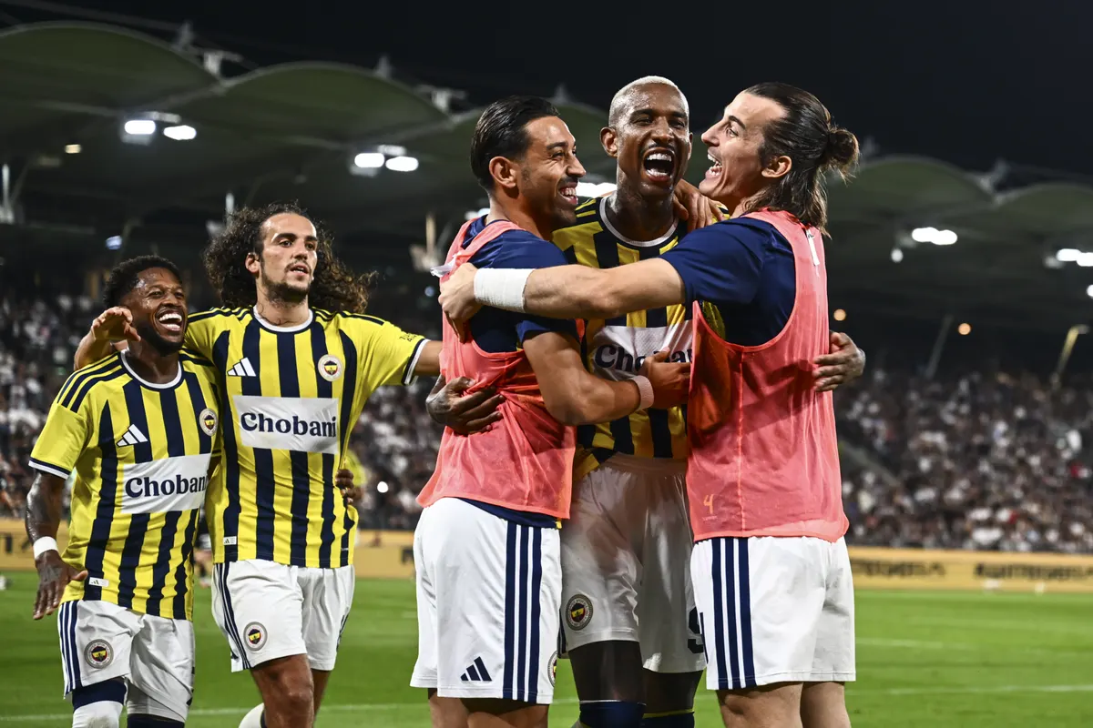 Fenerbahçe'ye şort sponsoru Nata Holding oldu