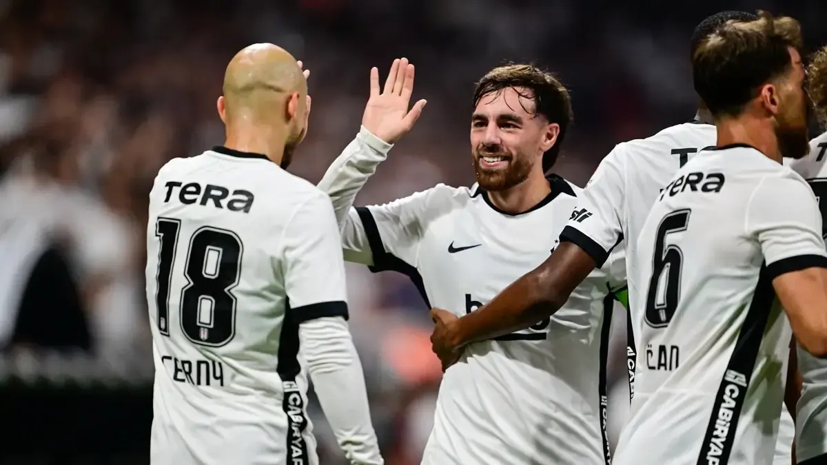 Cem Yılmaz'dan Beşiktaş'ın 5 maçlık serisine övgü