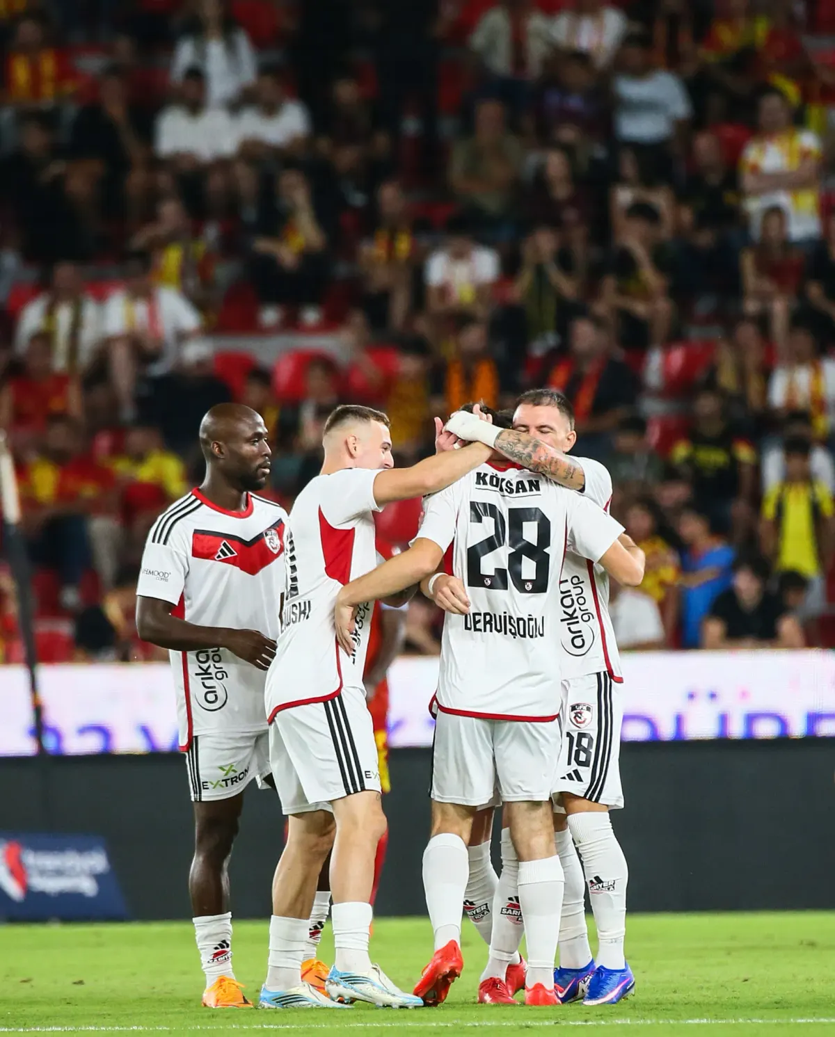 Fenerbahçe deplasmanda Gaziantep FK'ya konuk oluyor