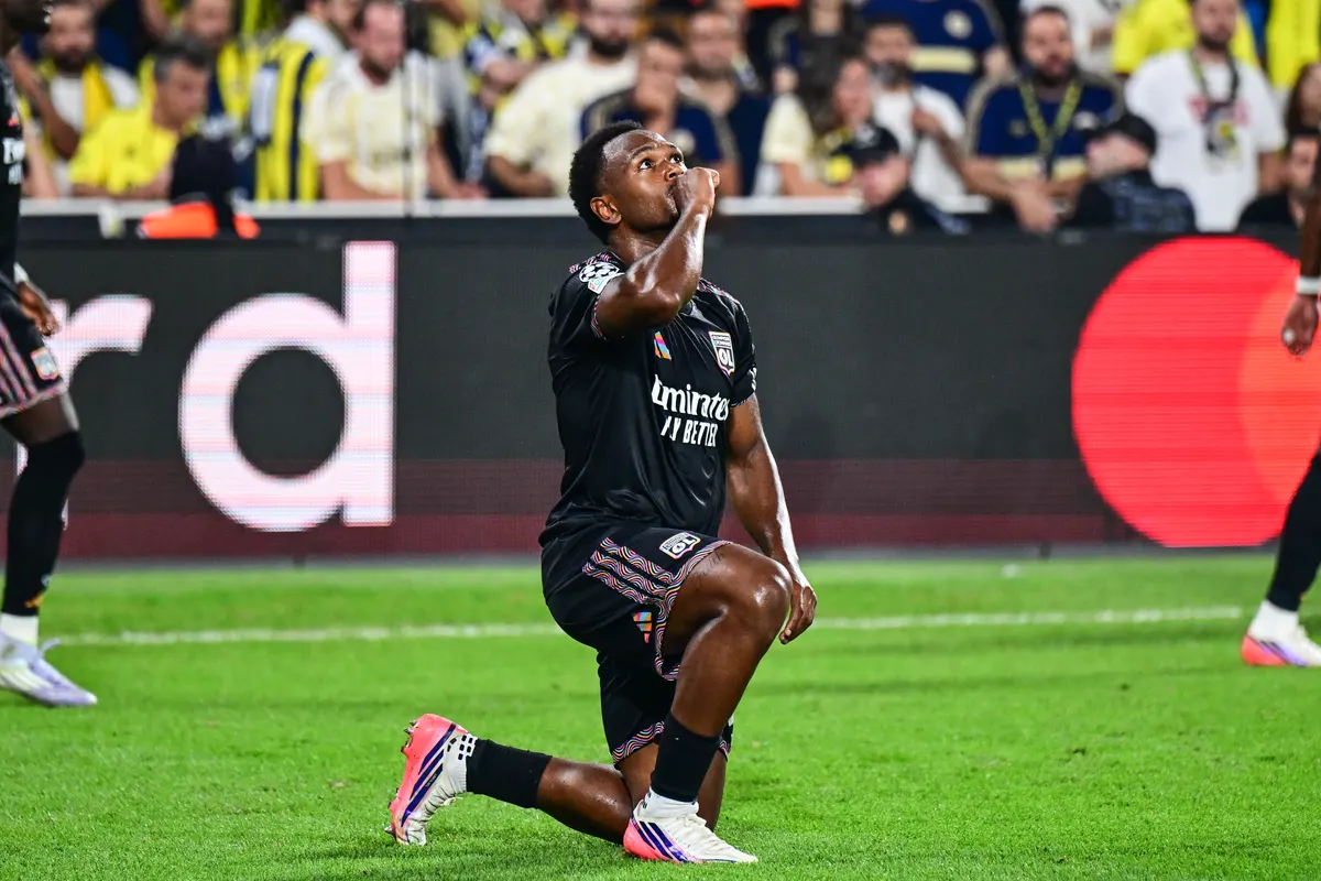 Openda: Fenerbahçe ile tur yüzde 50-50