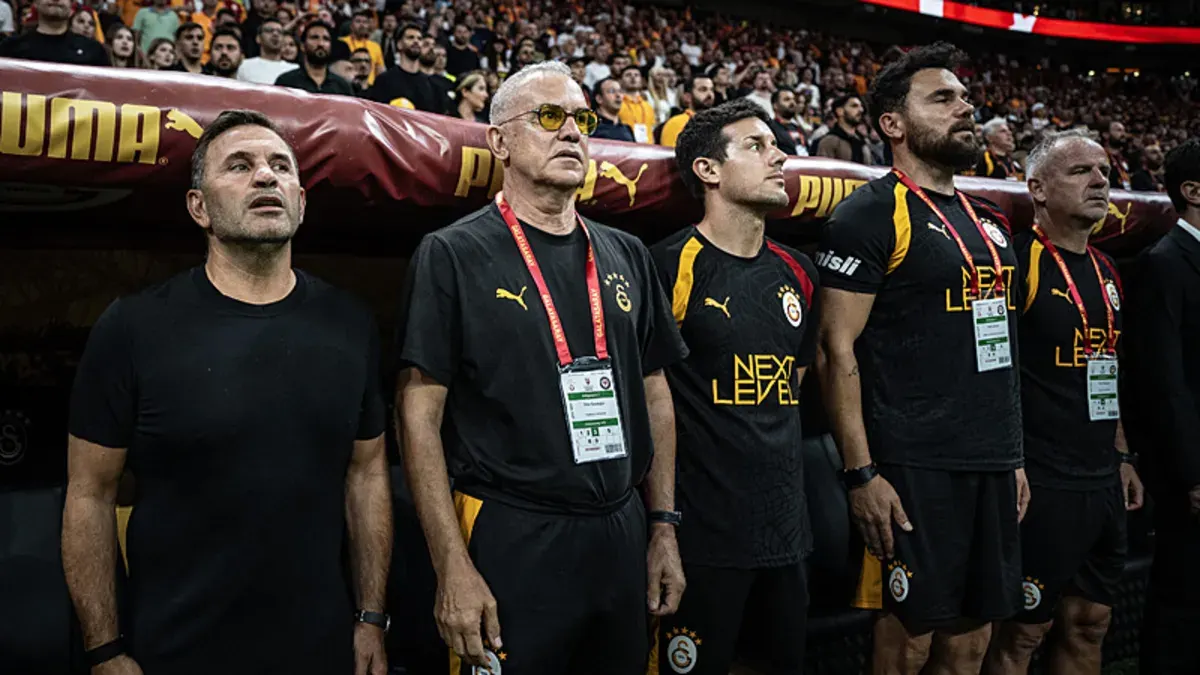 Galatasaray'da Okan Buruk'un ekibiyle sözleşme uzatıldı