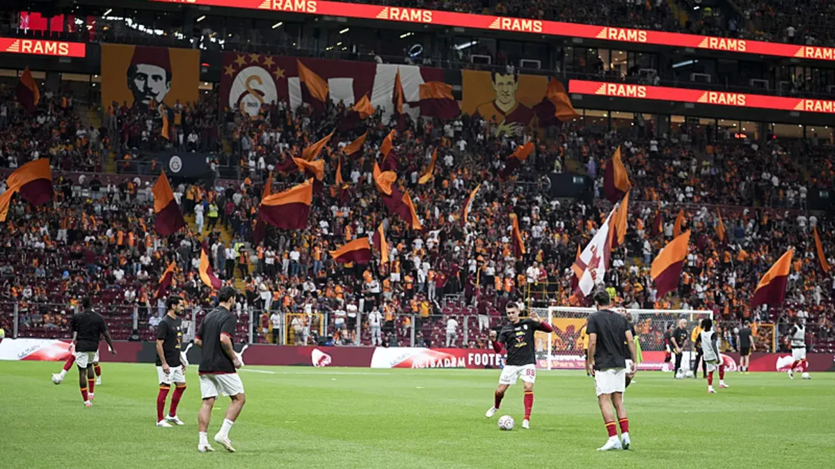 Galatasaray'da taraftardan yönetime istifa tepkisi