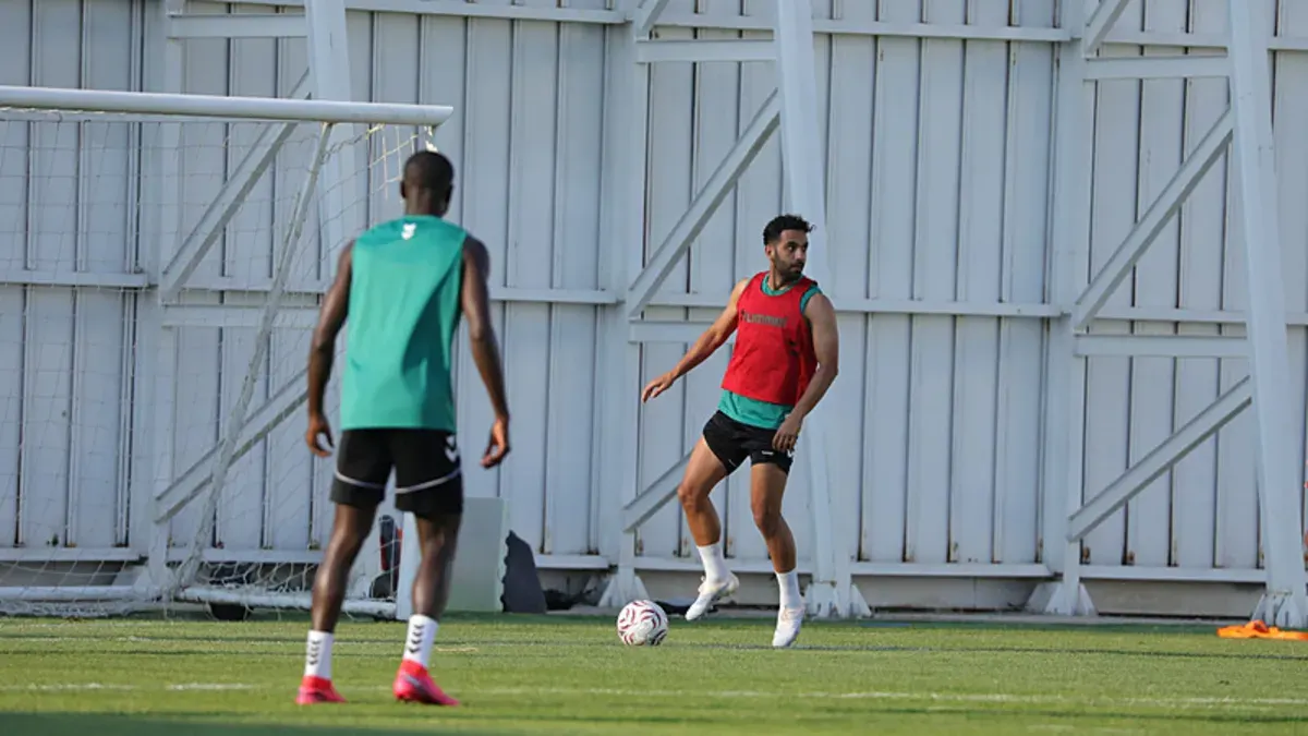 Konyaspor, Rizespor mücadelesi için sahaya çıktı