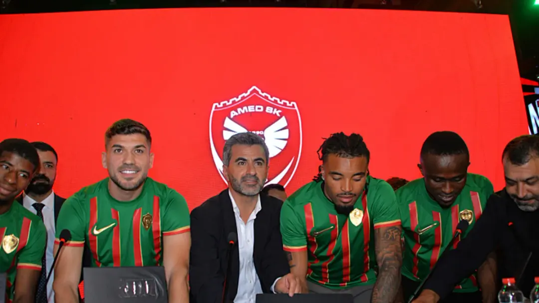 Amedspor'da 5 yeni transfere imza töreni