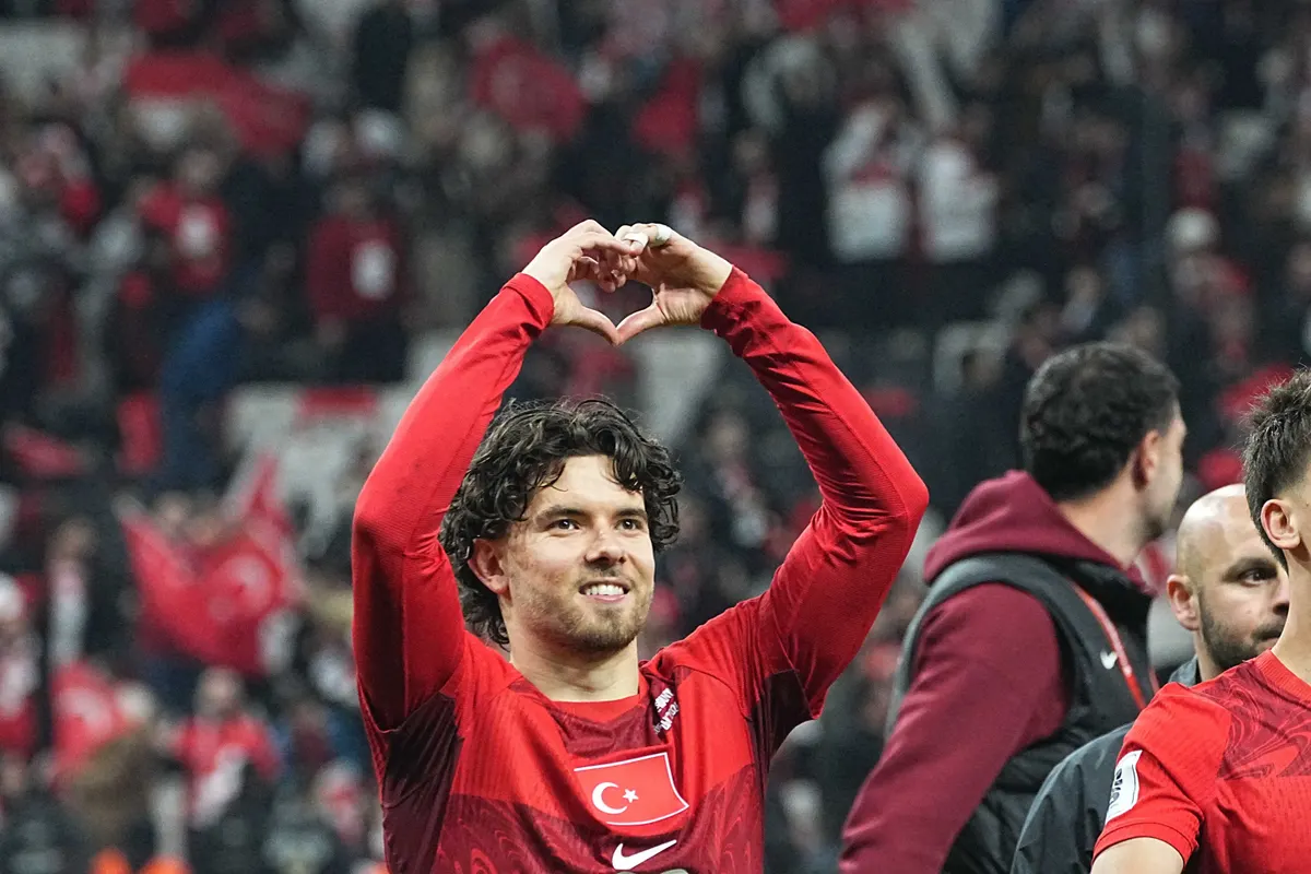 Fenerbahçe, Ferdi Kadıoğlu'nu geri almayı planlıyor
