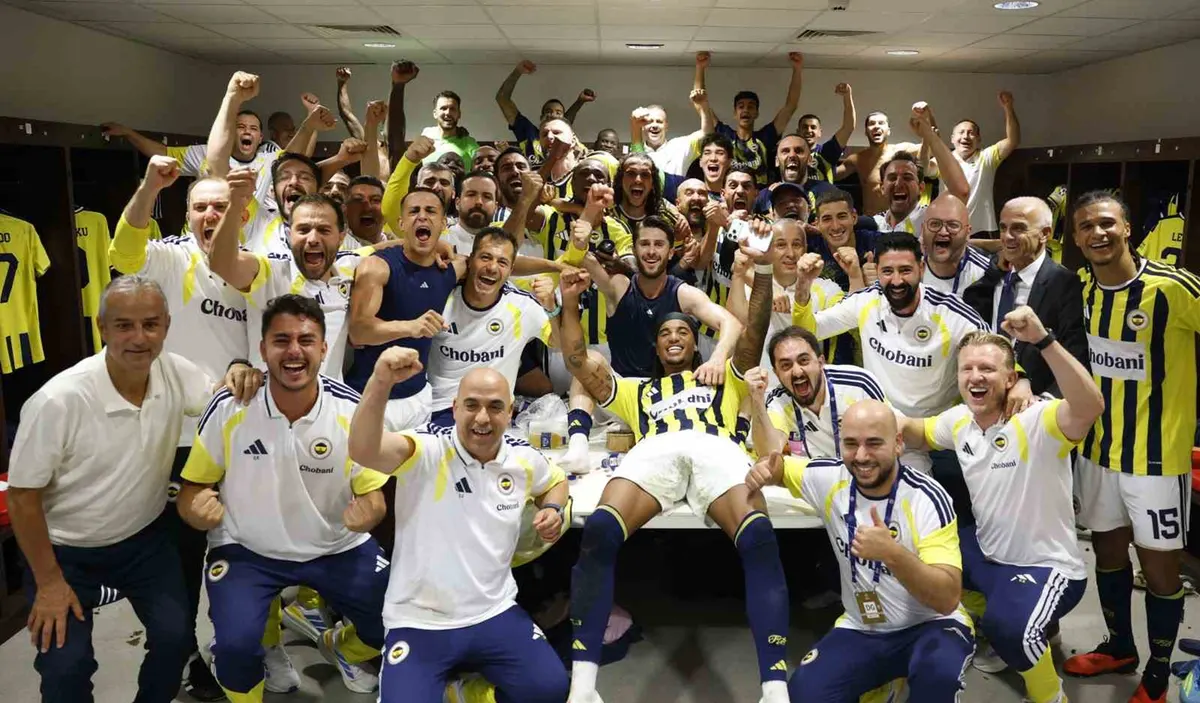 Fenerbahçe'nin Lyon galibiyeti kulüpten kutlandı