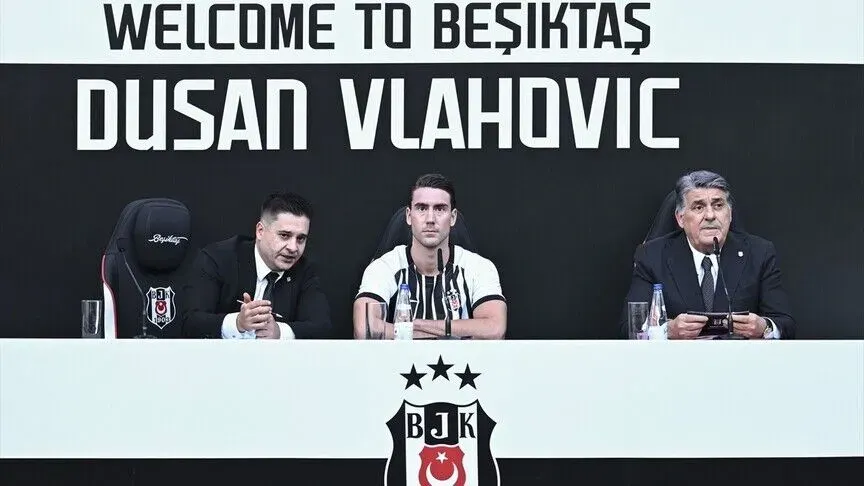 Beşiktaş, Vlahovic için imza töreni düzenledi