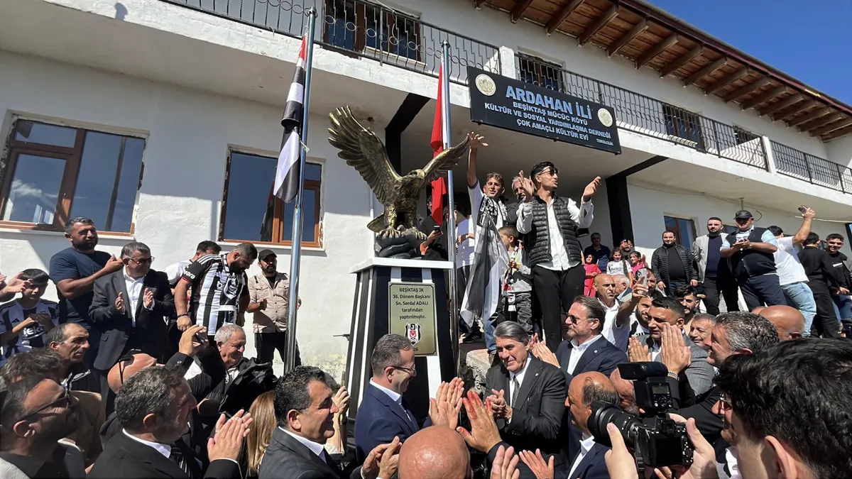 Ardahan'da Beşiktaş Köyü'ne kartal heykeli açıldı