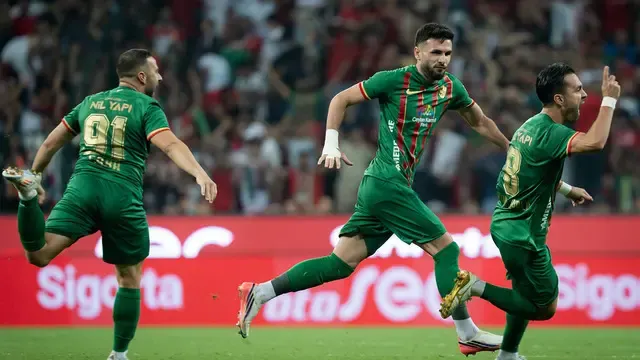 Amedspor, Beşiktaş'ı devirip Süper Lig'de zirveye oturdu
