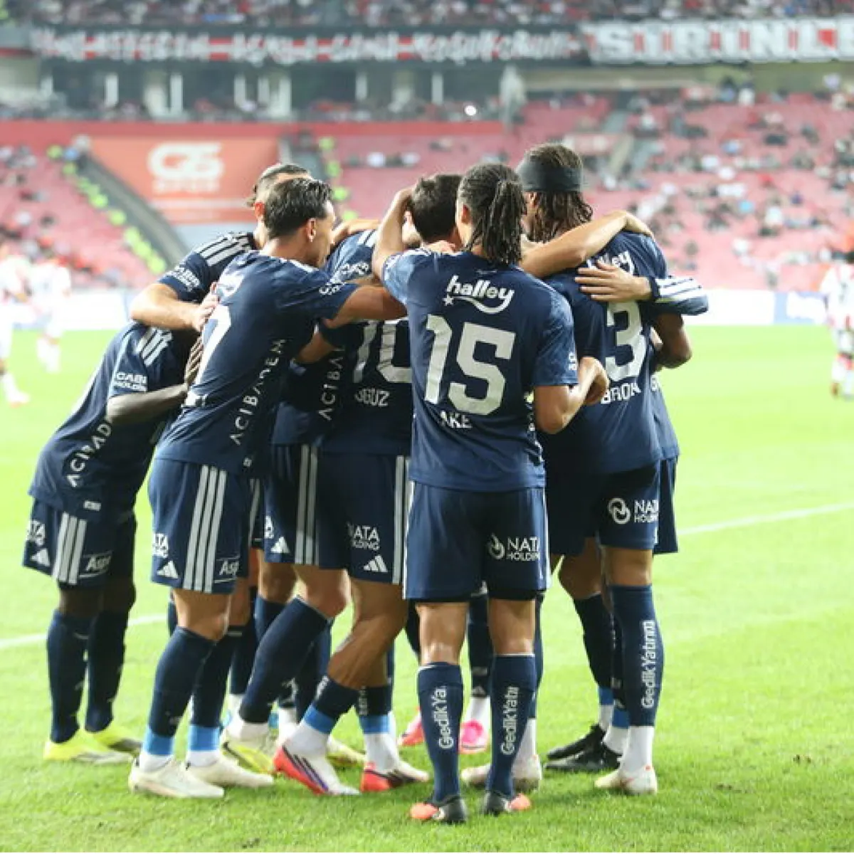 Fenerbahçe, Samsunspor deplasmanını 2-0 kazandı