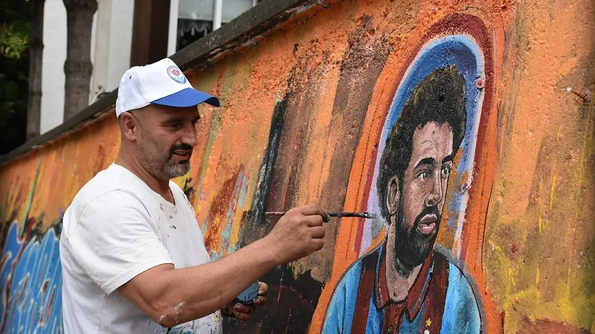 Trabzon'da Salah'a duvar resmiyle sevgi gösterisi