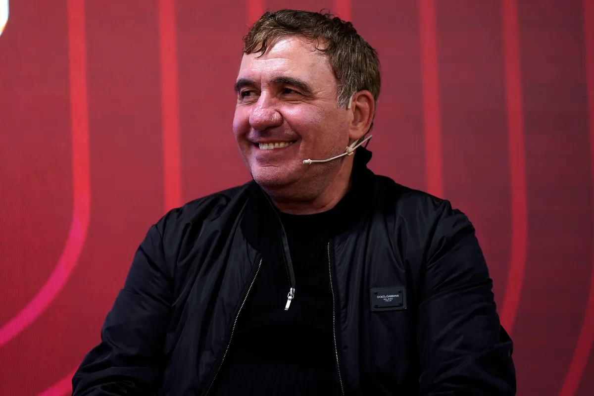 Hagi'den Galatasaray'a 121. yıl kutlaması