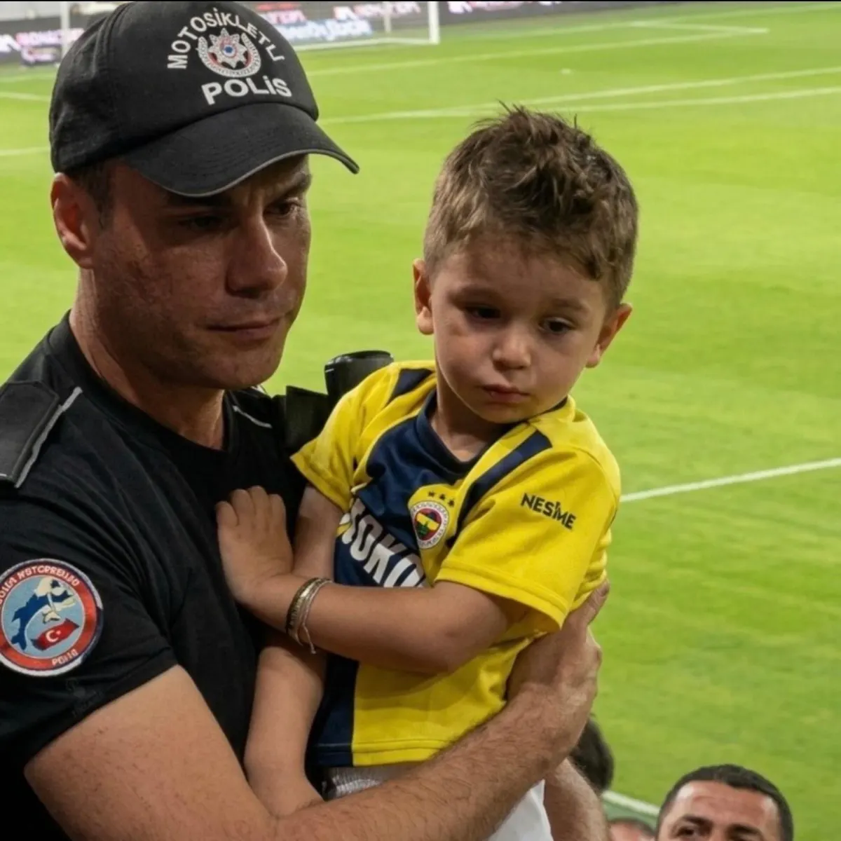 Fenerbahçe, forması çıkarılan çocuğu Lyon'a davet etti