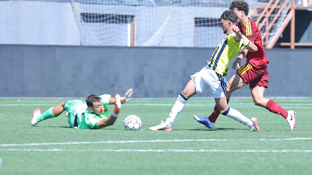 Fenerbahçe U19, Roma'ya 4-2 mağlup oldu