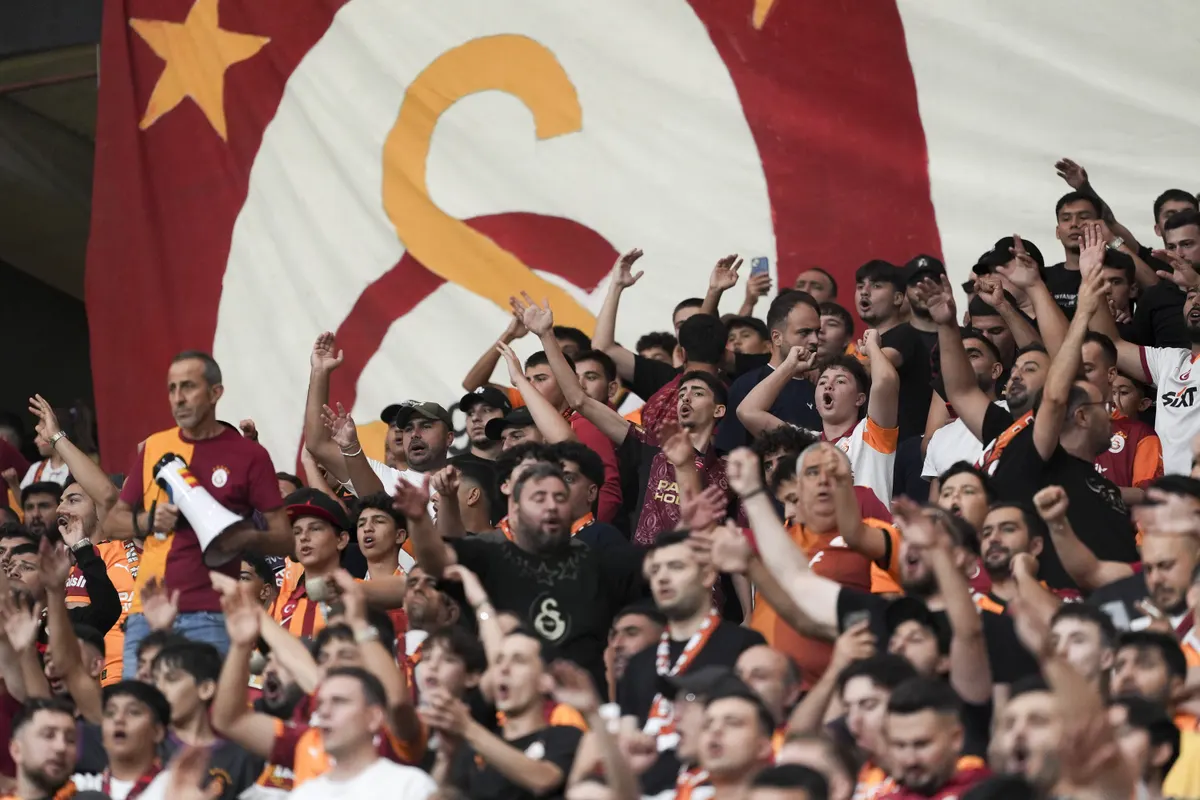Galatasaray'da Çorum FK maçında istifa tezahüratı