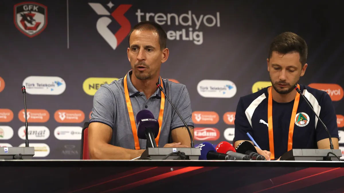 Alanyaspor'da Pereira: İlk yarı üstündük