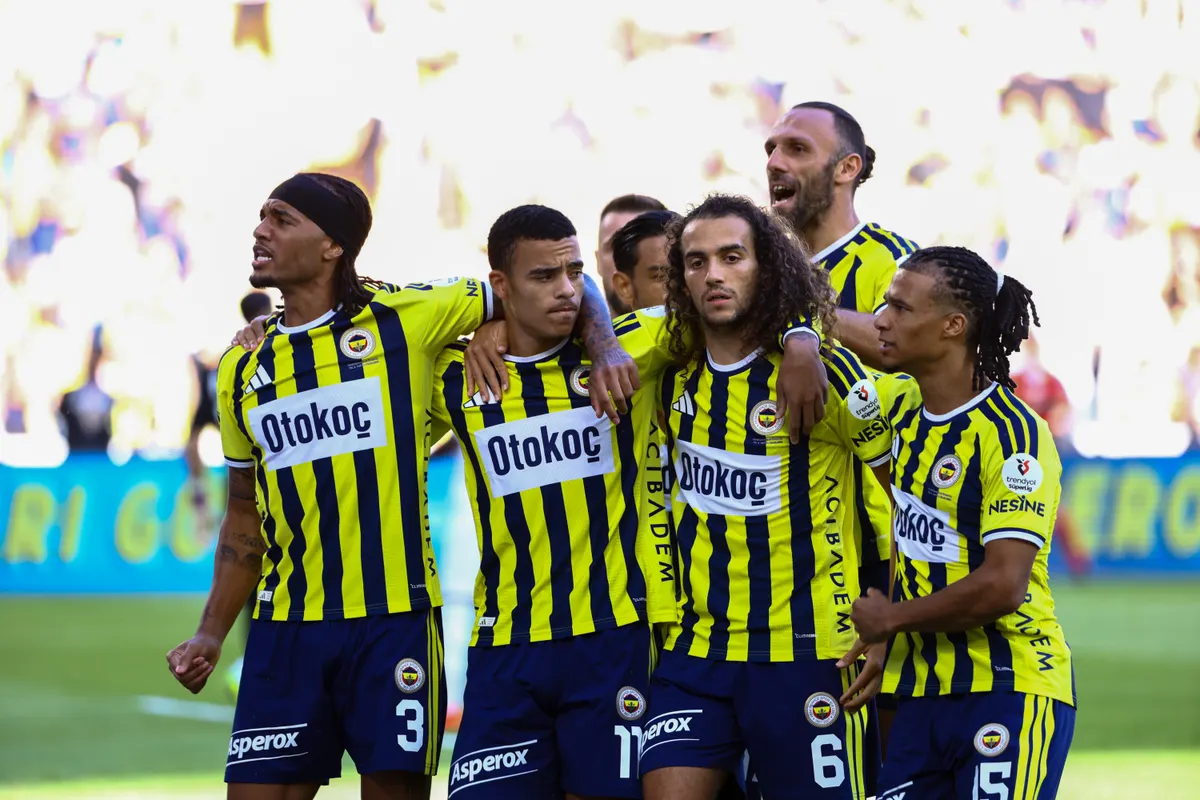 Fenerbahçe'den 13 futbolcu milli takımlara çağrıldı