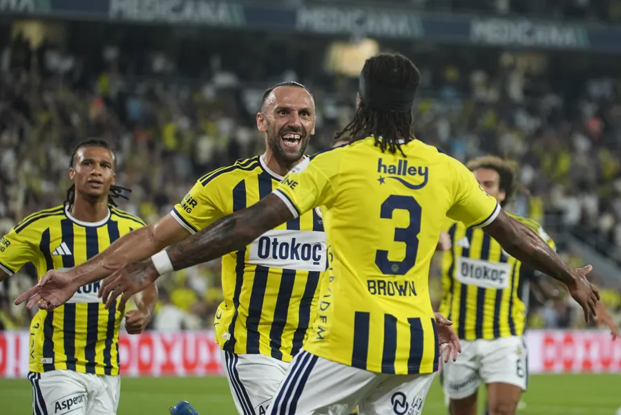 Fenerbahçe, Konyaspor'u 4-2 yenerek ilk galibiyetini aldı