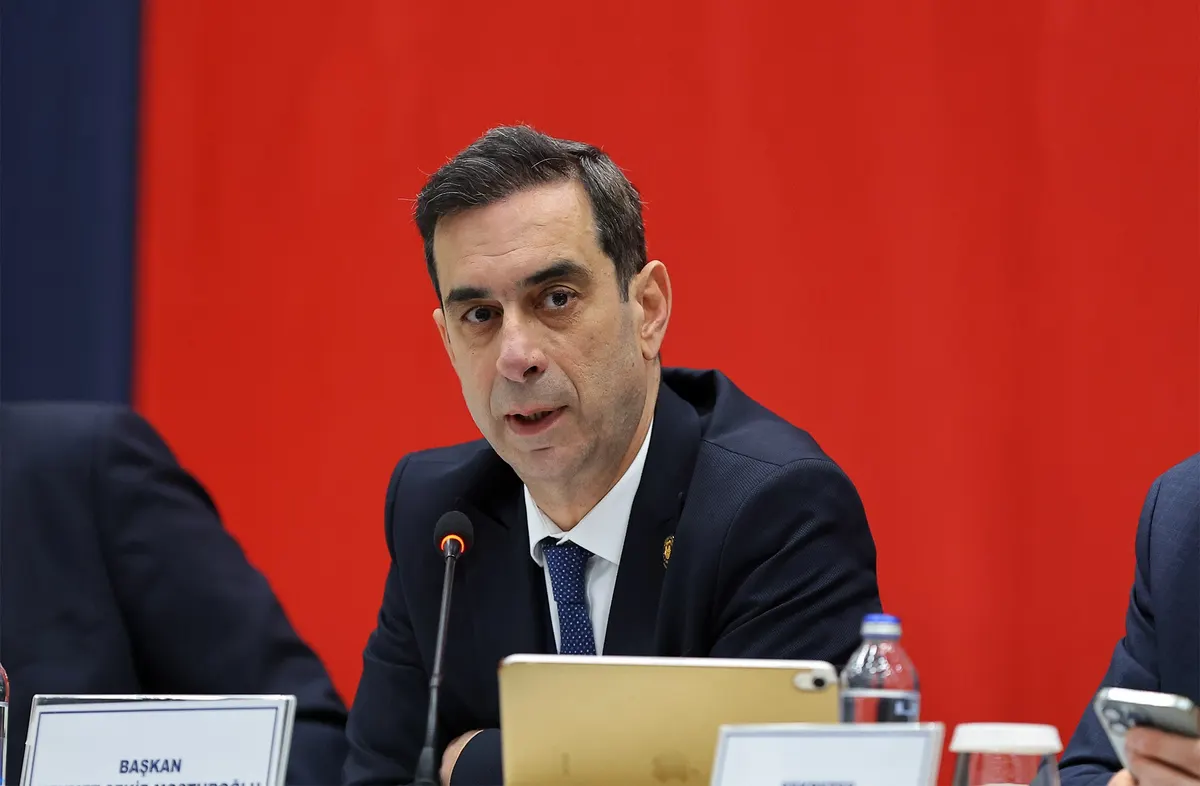 Mosturoğlu'ndan Fenerbahçe'ye istikrar mesajı
