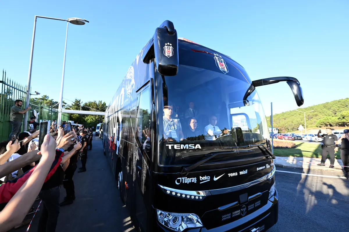 Beşiktaş kafilesi derbi için Kadıköy'de