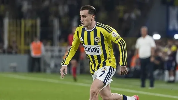 Fenerbahçe'de Kerem Aktürkoğlu sedyeyle oyundan çıktı