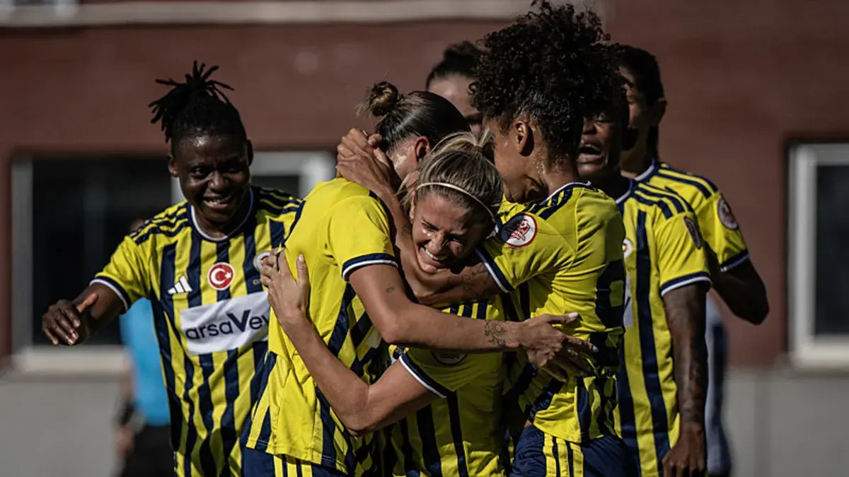Fenerbahçe Kadın Takımı, Minsk'e karşı sahada