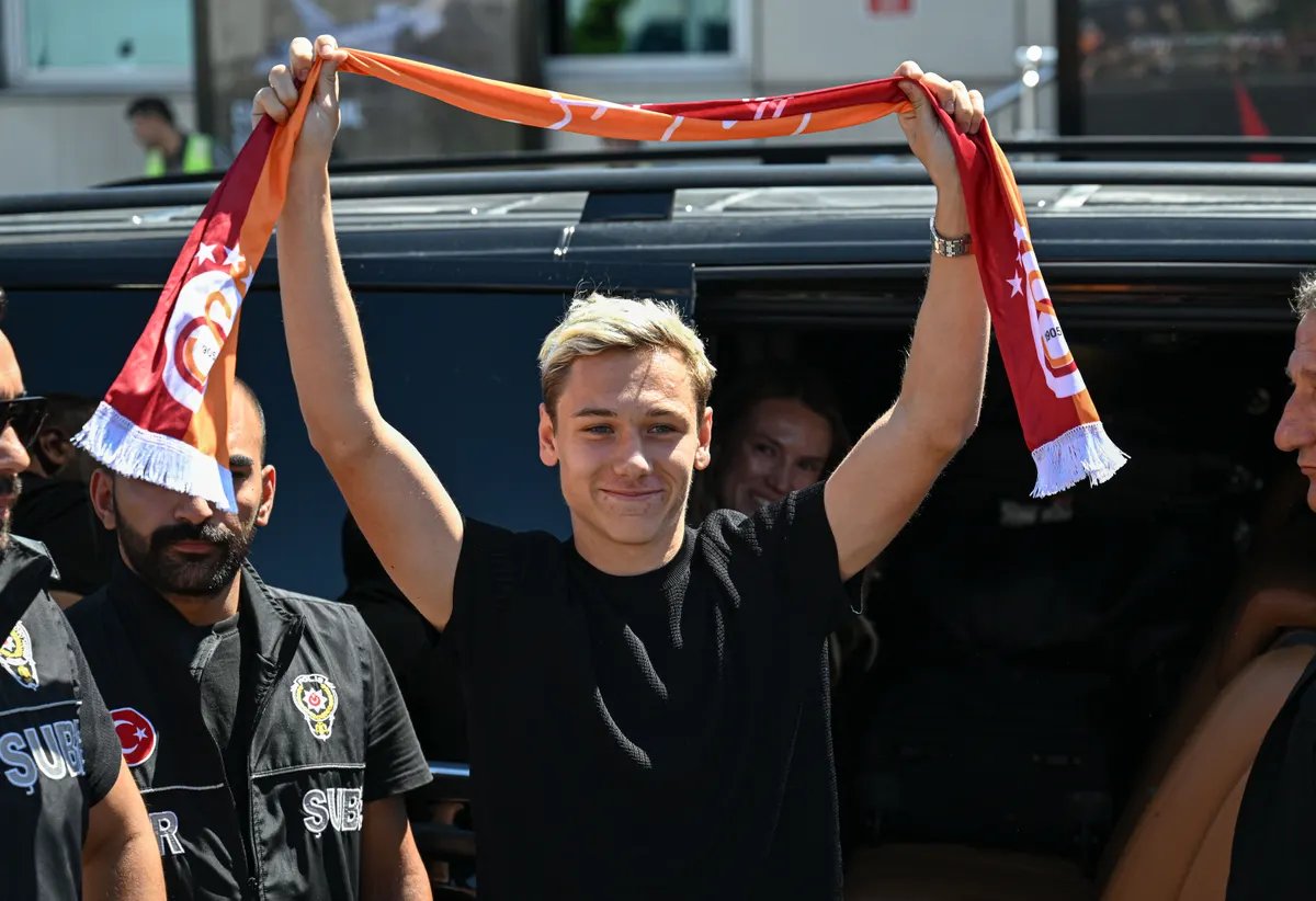 Galatasaray, Batrakov'un lisansını çıkardı