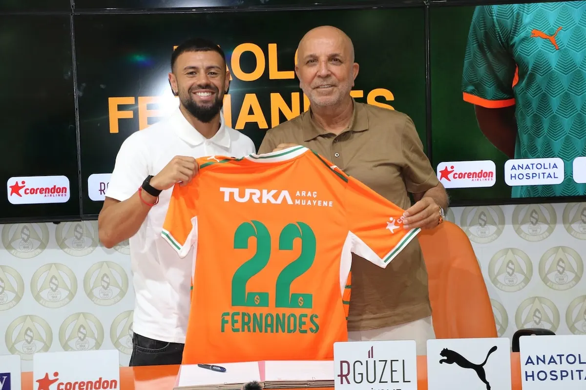 Alanyaspor, AEK'den Fernandes'i kiralık transfer etti
