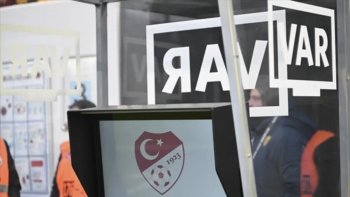 Gençlerbirliği-Fenerbahçe maçında VAR: Andrew Dallas