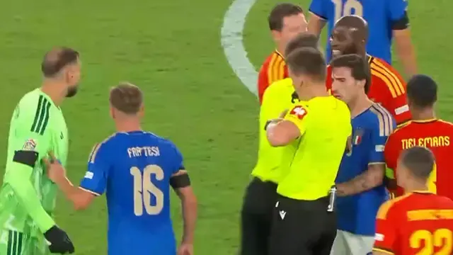 Fenerbahçeli Lukaku ile Donnarumma sahada kapıştı