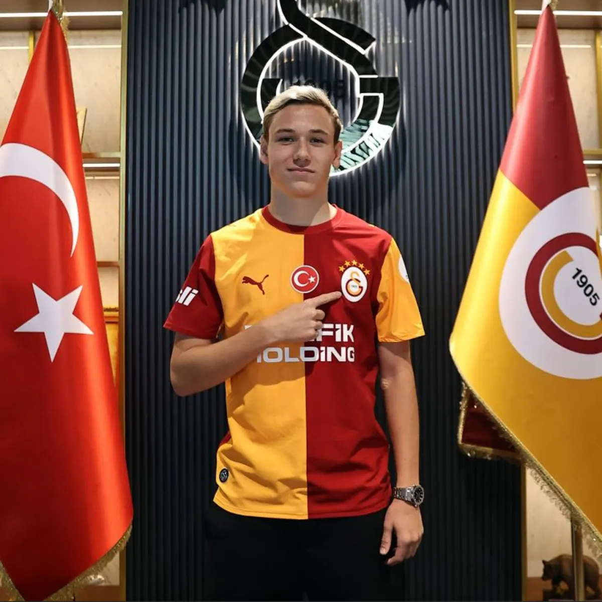 Batrakov, Galatasaray'ın ilk Rus futbolcusu oldu
