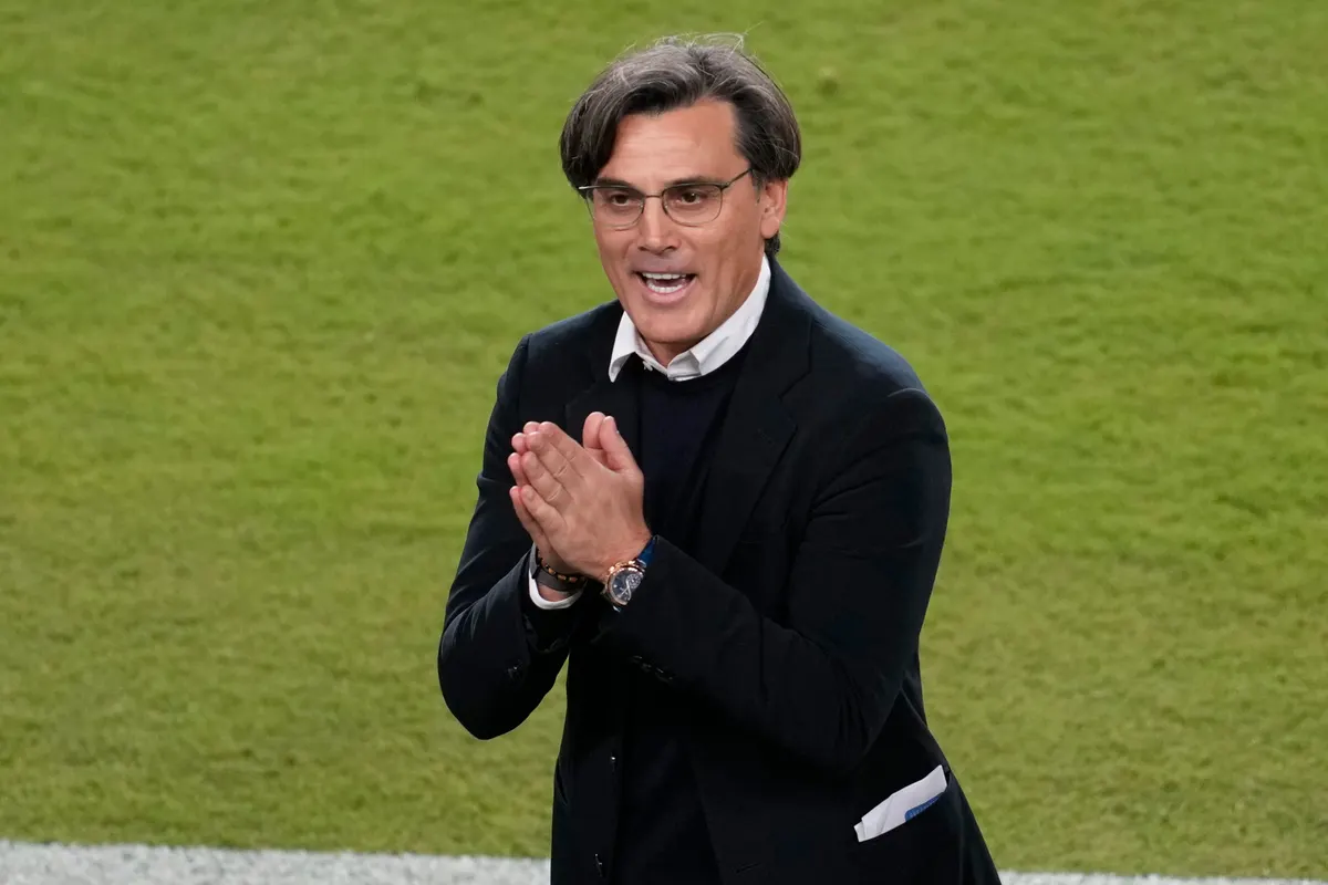 Montella, Fenerbahçe-Lyon maçını tribünden izledi