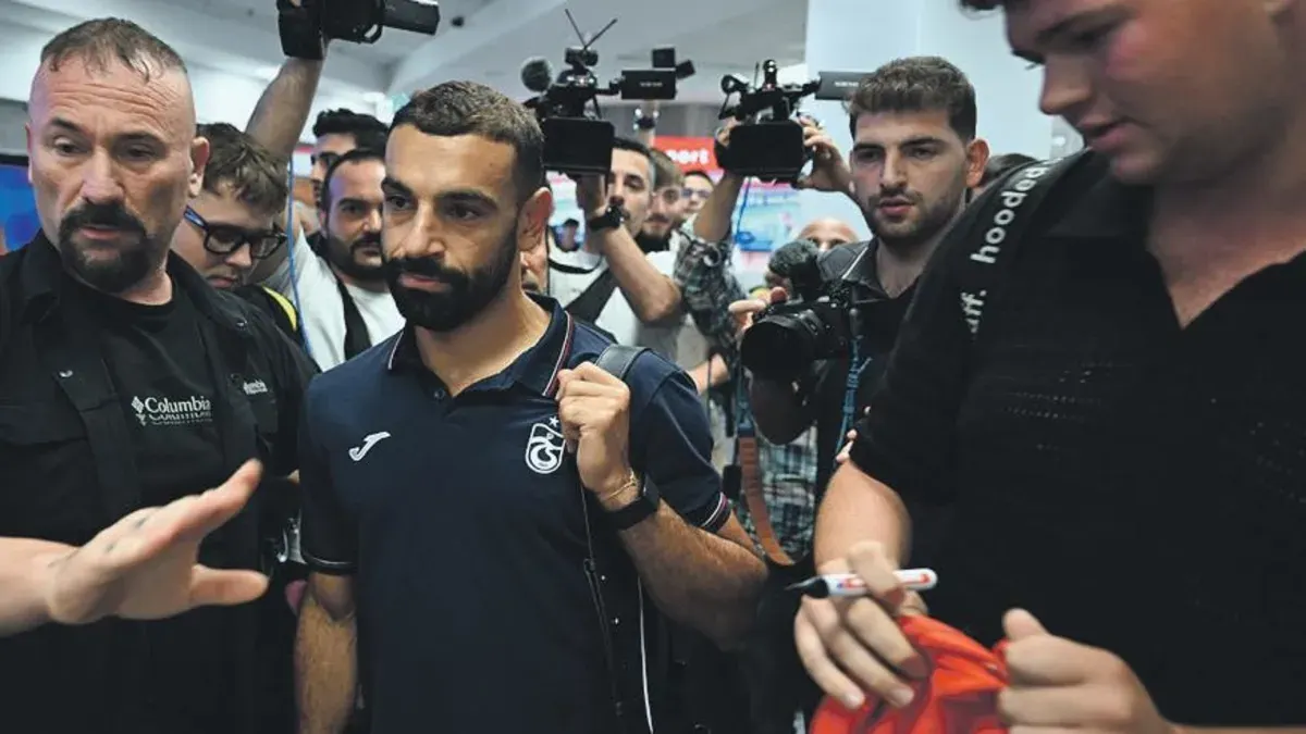 Trabzonspor Budapeşte'de taraftar akınıyla karşılandı